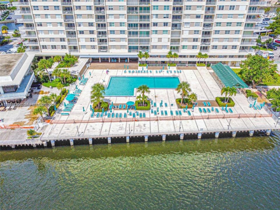 300 Bayview Dr 707, Sunny Isles Beach, Florida 33160, Stati Uniti