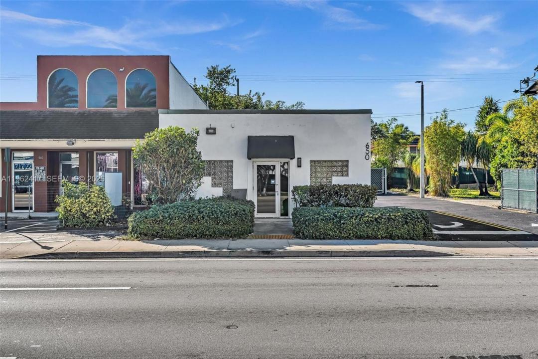 650 NE 167th St, Miami, Florida 33162, USA