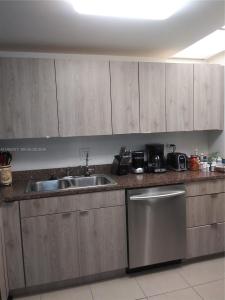 4172 Inverrary Dr 310, Lauderhill, Florida 33319, USA