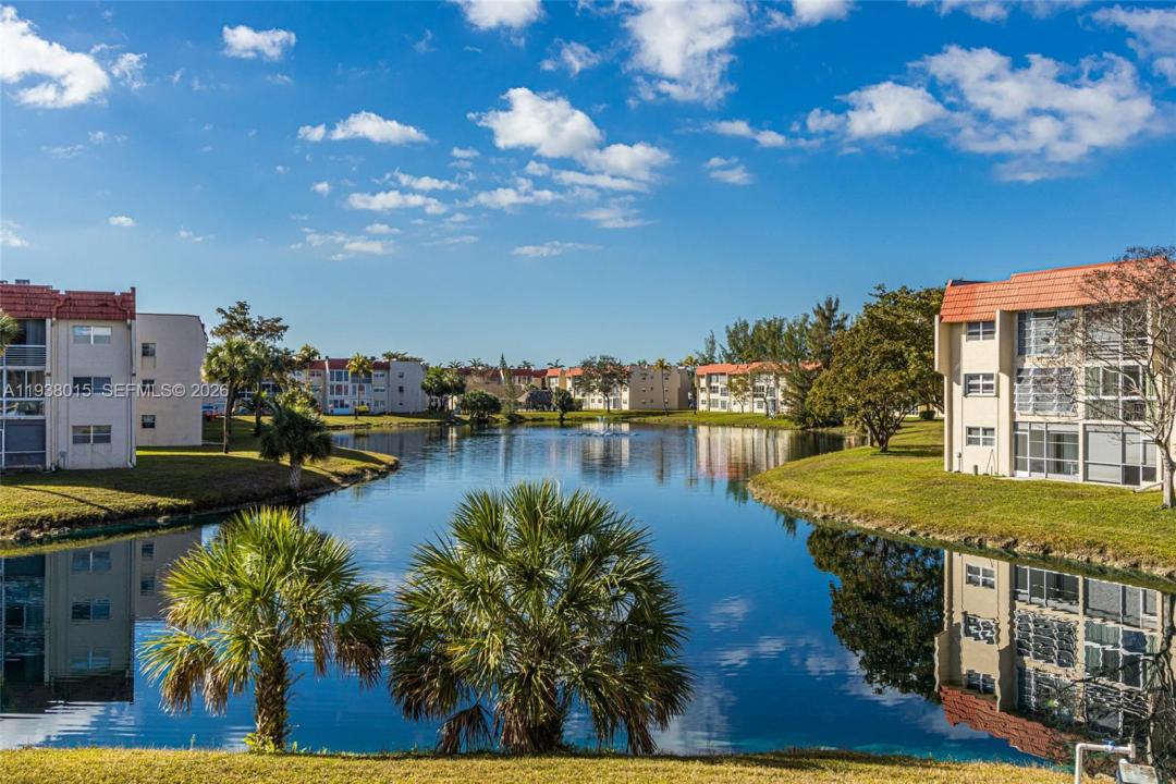 2831 Sunrise Lakes Dr. E 204, Sunrise, Floryda 33322, USA