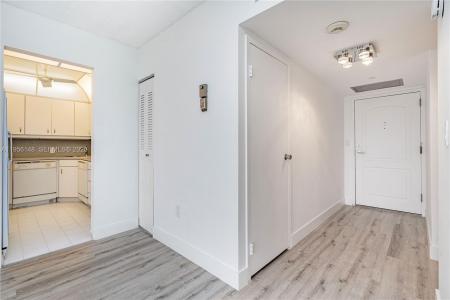 3625 N Country Club Dr 901, Aventura, Florida 33180, USA