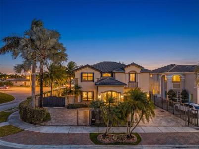 18091 NW 87th Ct, Hialeah, Florida 33018, USA