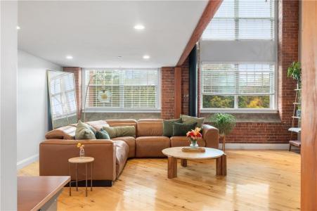 1 Tupperware Drive 138, North Smithfield, Rhode Island 02896, Estados Unidos