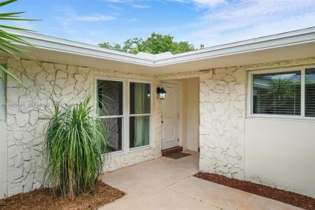 107 SE 5th St N, Dania Beach, Florida 33004, USA