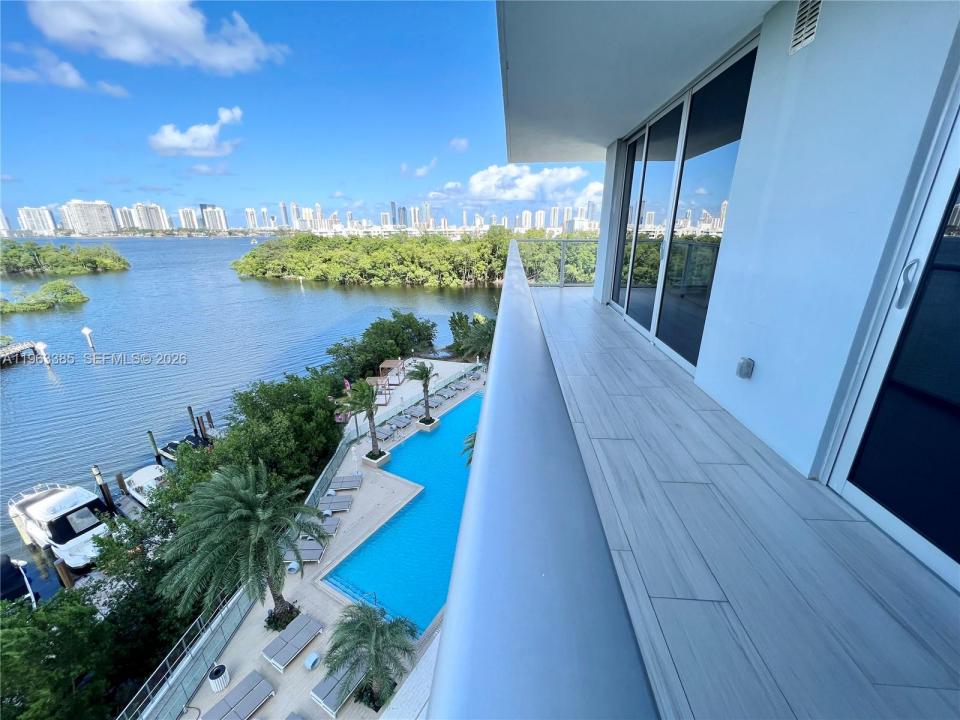 16385 Biscayne Blvd 607, North Miami Beach, Floride 33160, États-Unis