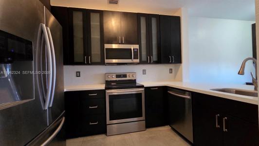 17820 NW 73rd Ave 203-1, Hialeah, Florida 33015, USA