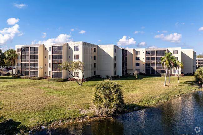 2075 NW 46th Ave I201, Lauderhill, Florida 33313, USA