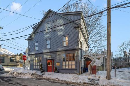 21 Spring Street 3, Newport, RI 02840, USA