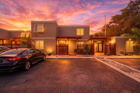 10911 N Lakeview Dr, Pembroke Pines, Florida 33026, USA