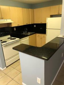 7130 NW 179th St 209, Hialeah, Florida 33015, USA