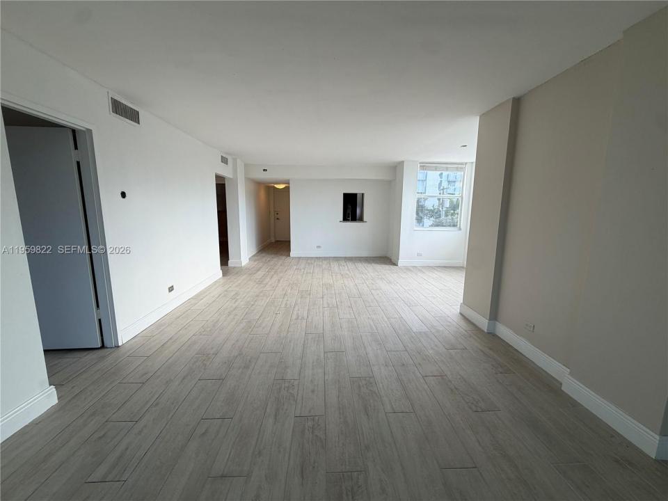 3660 NE 166th St 301 +40' Deeded Dock, North Miami Beach, Floride 33160, États-Unis