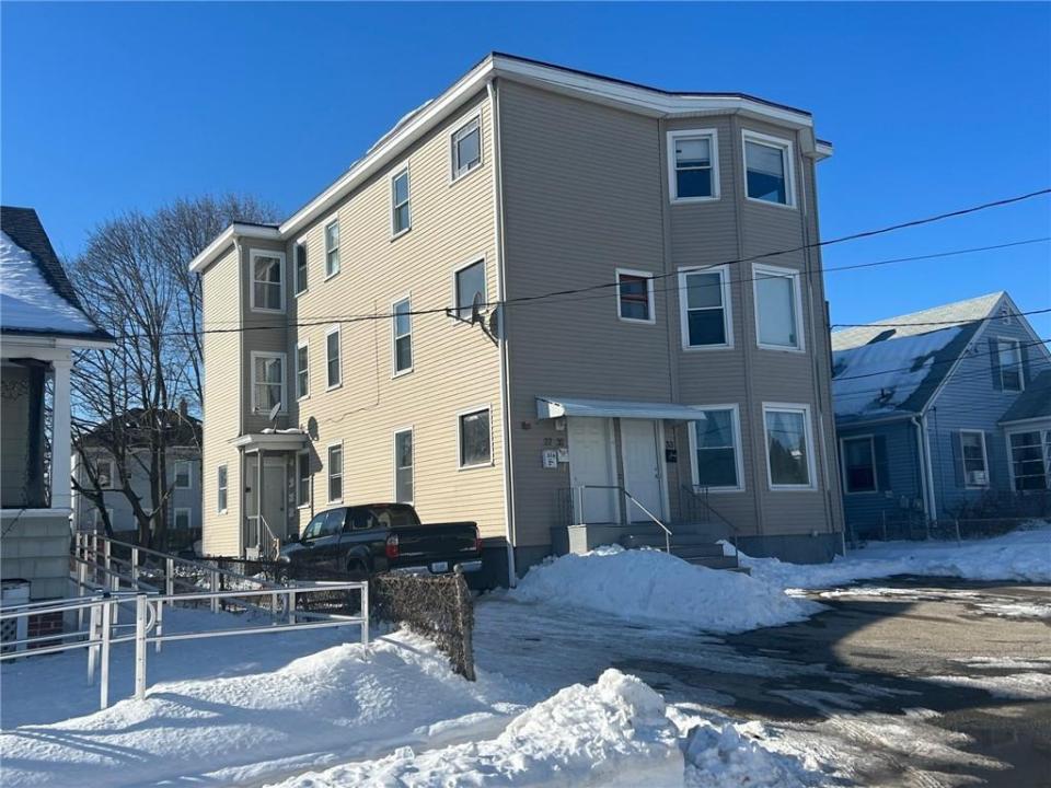 33 Home Street, West Warwick, Rhode Island 02893, USA