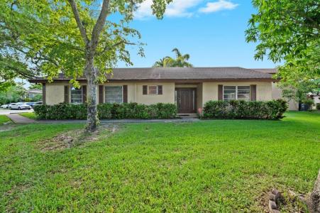 2229 Nova Village Dr, Davie, Florida 33317