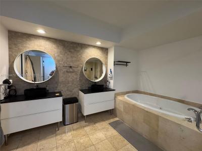 1800 S Ocean Dr 3102, Hallandale Beach, Florida 33009, USA