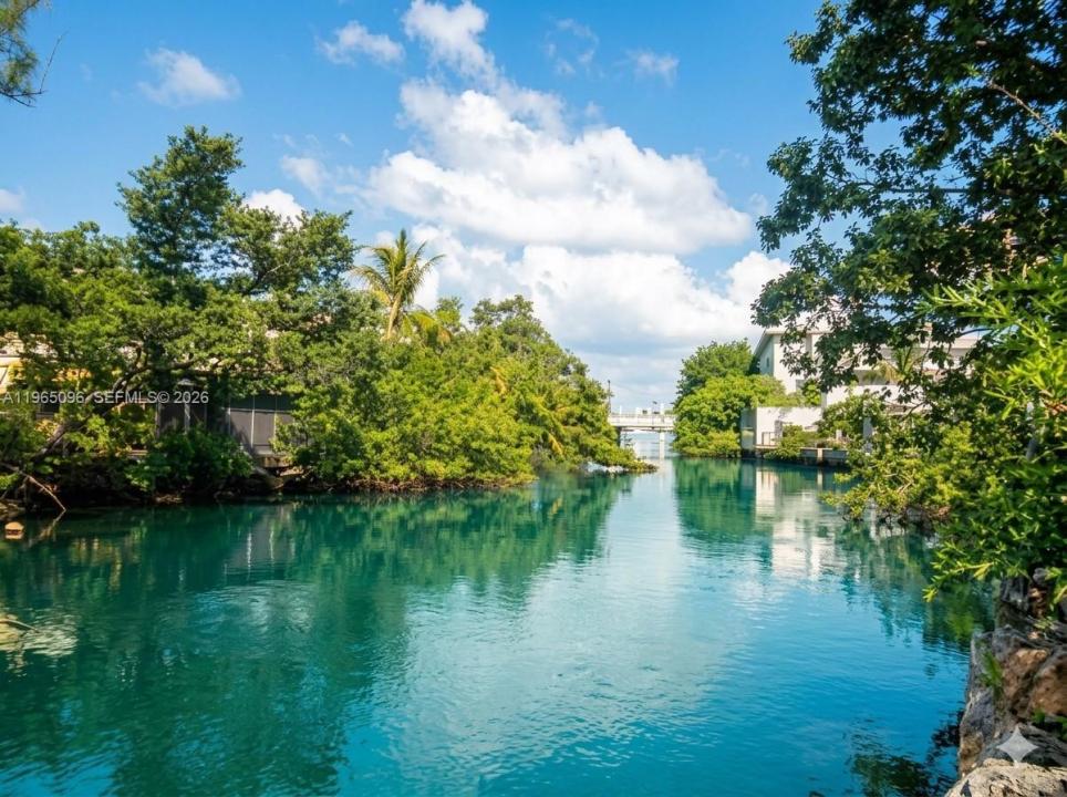 531 NE 77, Miami, Florida 33138, USA
