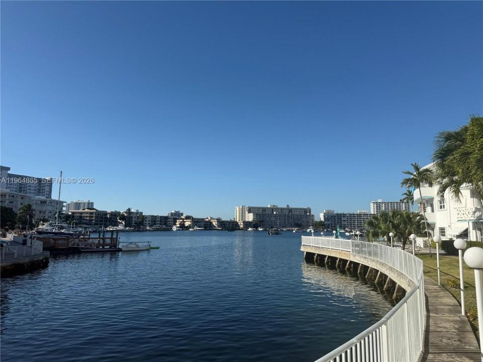 2500 Diana Dr 107, Hallandale Beach, Floride 33009, États-Unis