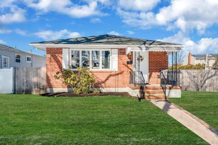 221 Amsterdam Avenue, West Babylon, نيويورك 11704, الولايات المتحدة