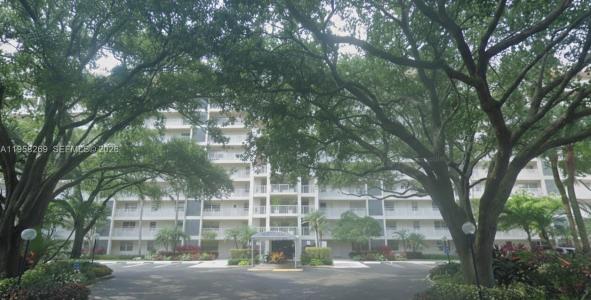 3520 Oaks Way 402, Pompano Beach, Florida 33069, USA