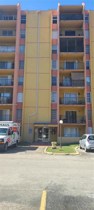4801 NW 7 ST 209-16, Miami, Florida 33126, Stati Uniti