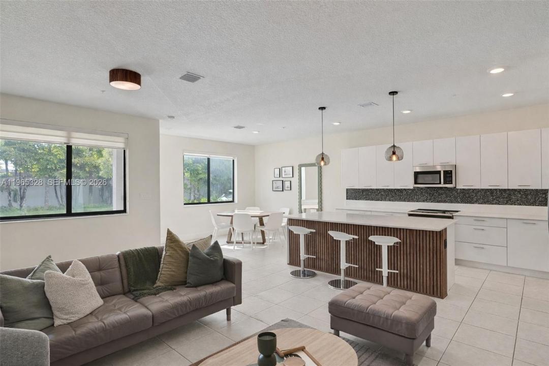 8001 NW 41st St F-109, Doral, Florida 33166, Stati Uniti