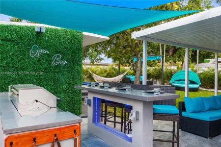 2376 NW 2nd St, Miami, Florida 33125, USA