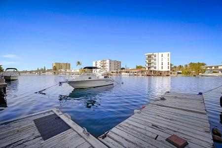 8142 Byron Ave 3, Miami Beach, Florida 33141, USA