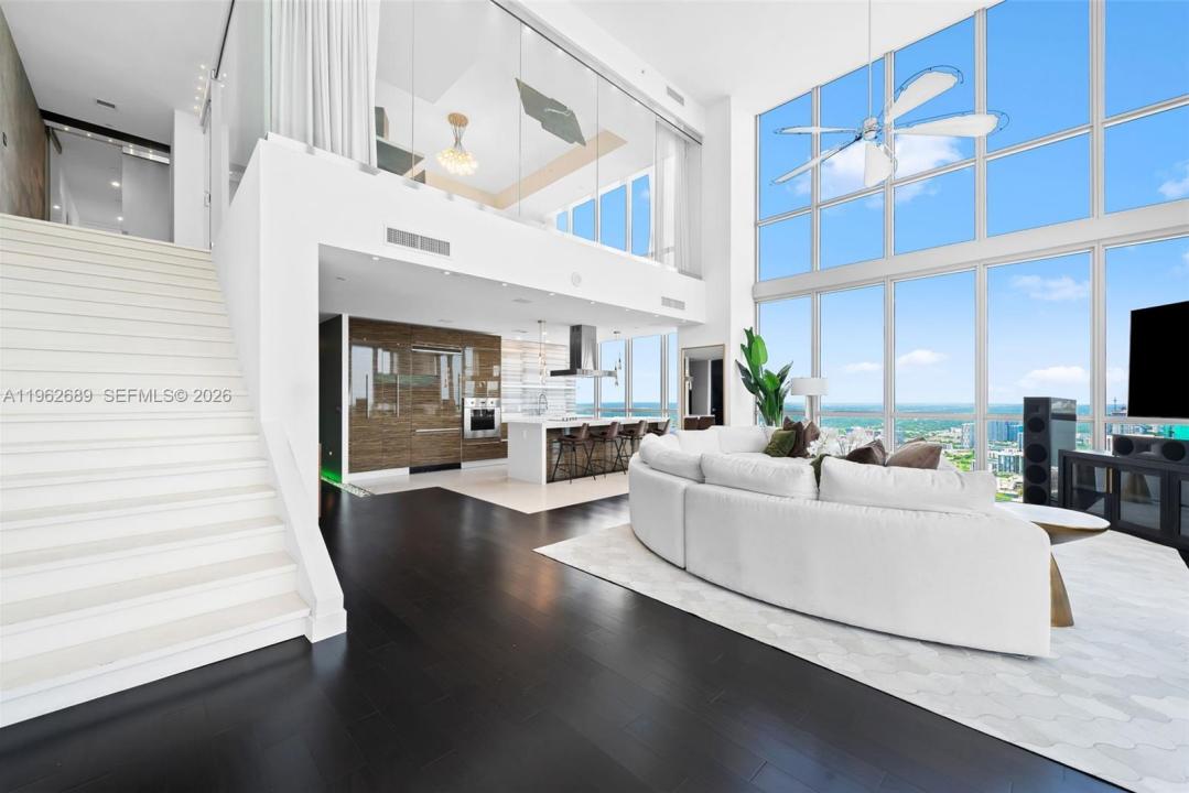 1100 Biscayne Blvd 5706, Miami, Florida 33132, USA