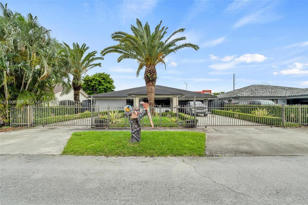 344 NW 136th Pl B, Miami, Floryda 33182, USA