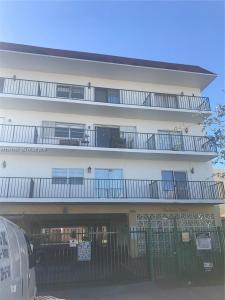 1960 Marseille Dr 305, Miami Beach, Florida 33141, USA