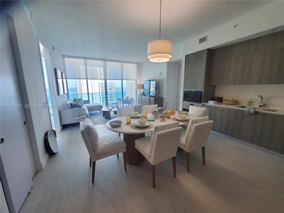 17550 COLLINS 1402, Sunny Isles Beach, Floride 33160, États-Unis