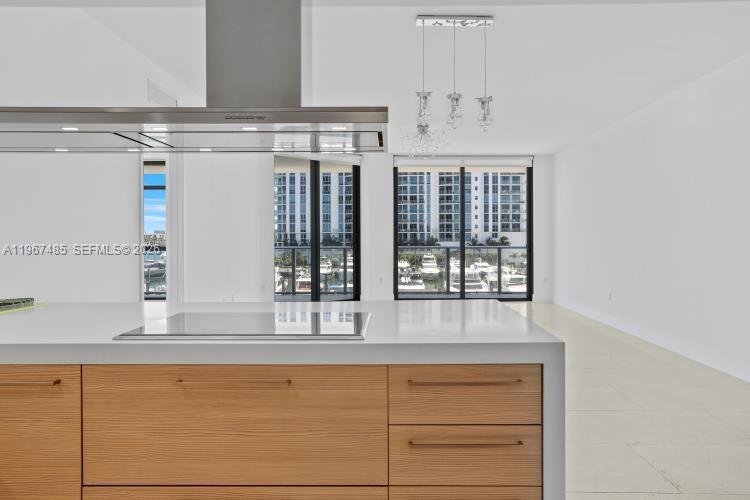 17301 Biscayne Blvd 305, North Miami Beach, Floride 33160, États-Unis
