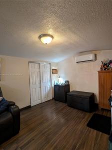 1271 NE 211th St, Miami, Florida 33179, USA