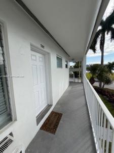 9300 E Bay Harbor Dr 202, Bay Harbor Islands, Florida 33154, USA