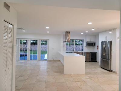 2040 NE 197th Ter, Miami, Florida 33179, USA