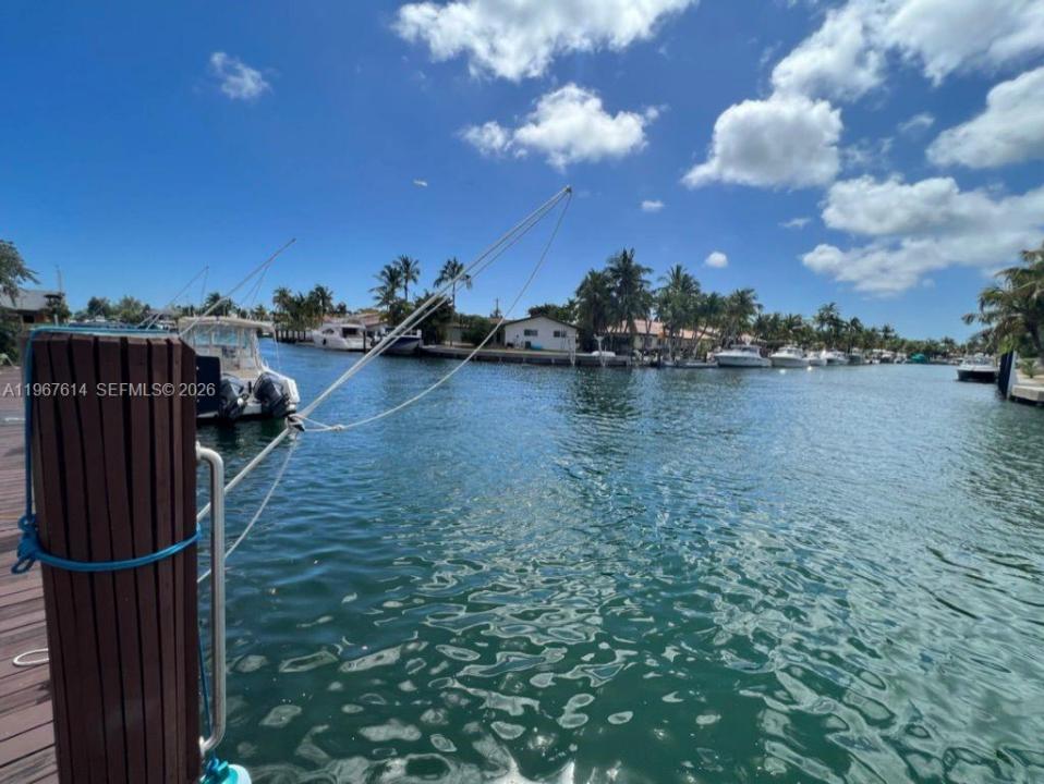 2430 NE 135th St 105, North Miami, Florida 33181, Stati Uniti
