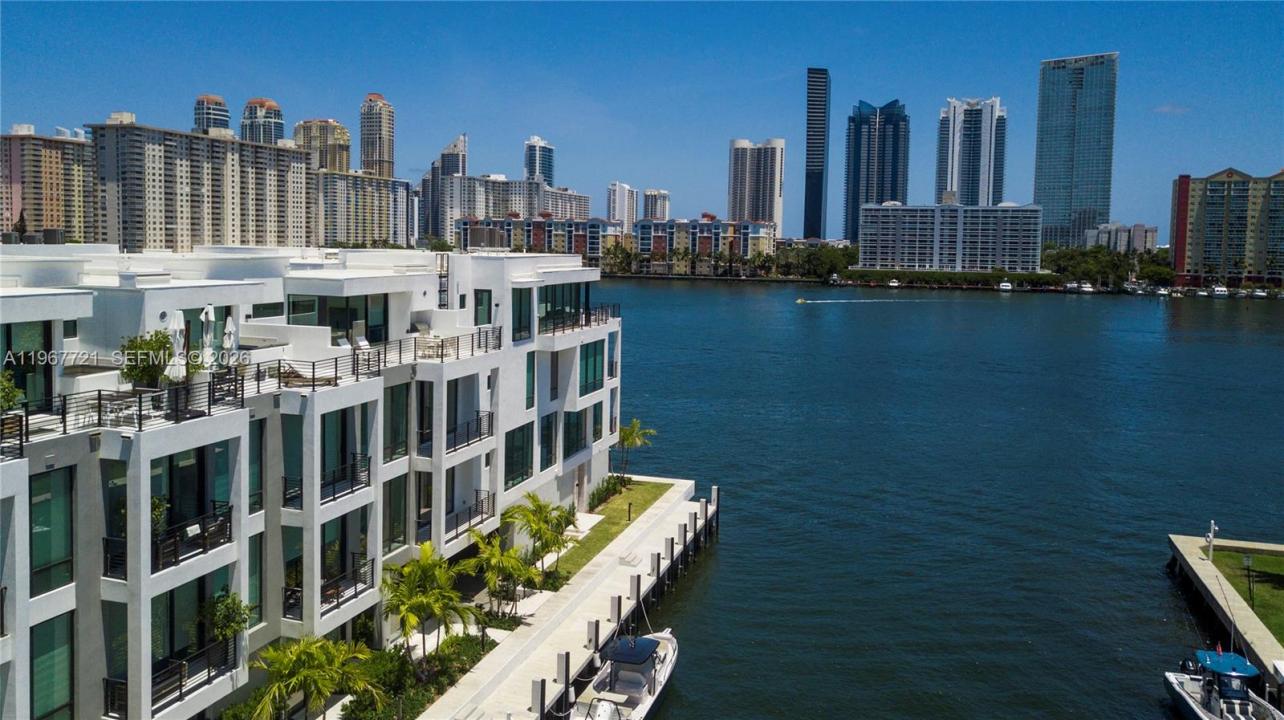 4008 NE 167th St 6, North Miami Beach, פלורידה 33160, ארצות הברית של אמריקה