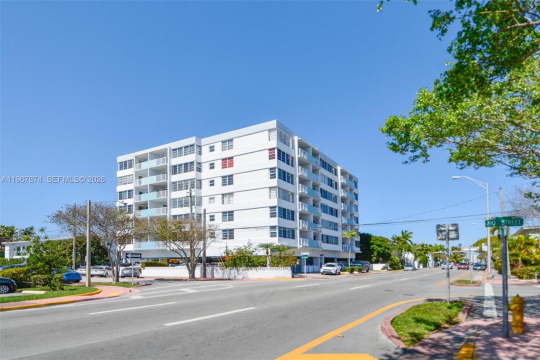 8000 Harding Ave 4B, Miami Beach, Florida 33141, USA