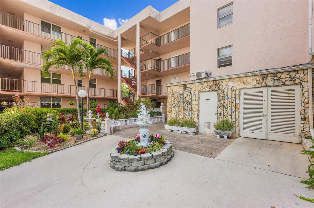 2861 Somerset Dr 104, Lauderdale Lakes, Floride 33311, États-Unis