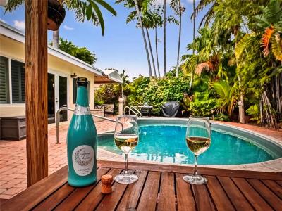 2101 NE 25th Street, Wilton Manors, Florida 33305