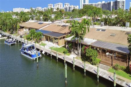 2619 S Parkview Dr, Hallandale Beach, Florida 33009, USA