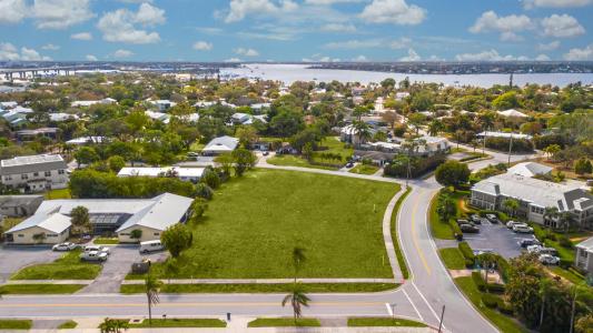 933 & 943 NW Spruce Ridge Drive, Stuart, Florida 34994