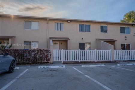 1527 NW 80th Ave I, Margate, Florida 33063, USA