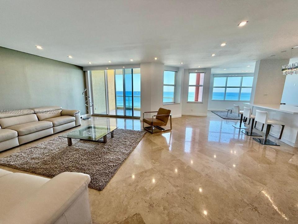 2100 N Ocean Blvd 12D, Fort Lauderdale, Florida 33305, USA