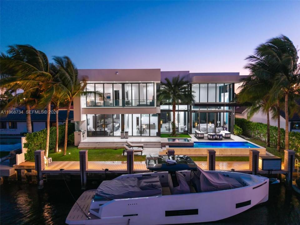 3367 NE 168th St __, North Miami Beach, Florida 33160, Estados Unidos