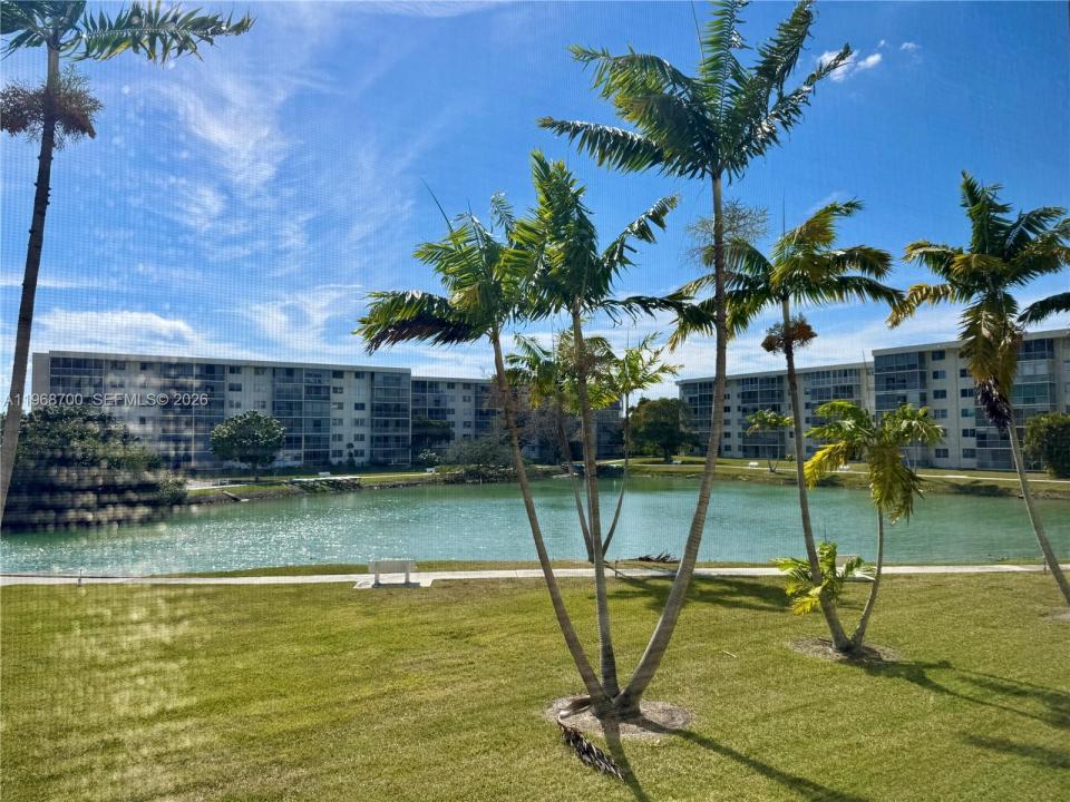2855 Leonard Dr H202, Aventura, Florida 33160, USA