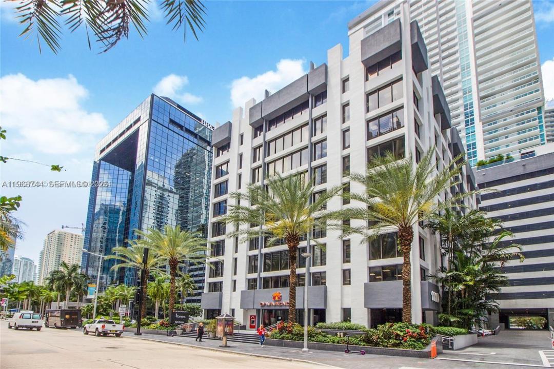 1110 Brickell Ave 804, Miami, Florida 33131, USA