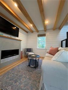 21 Connection Street, Newport, RI 02840, USA