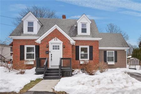 23 Livingston Place, Middletown, RI 02842, USA