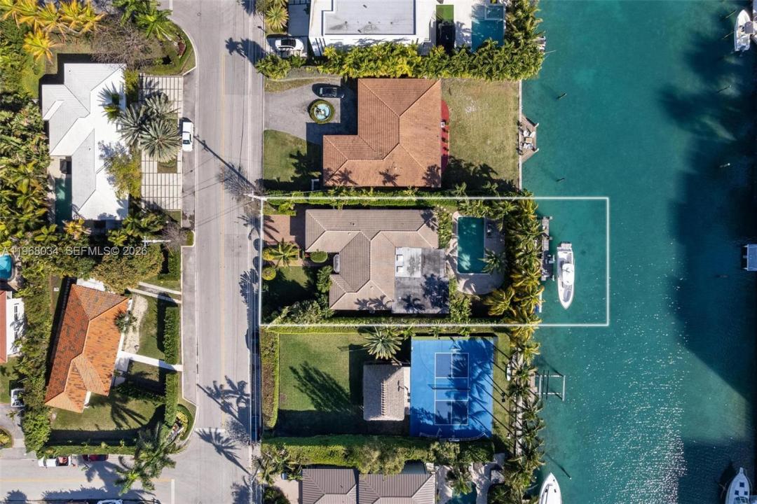 10121 E Broadview Dr, Bay Harbor Islands, Floryda 33154, USA