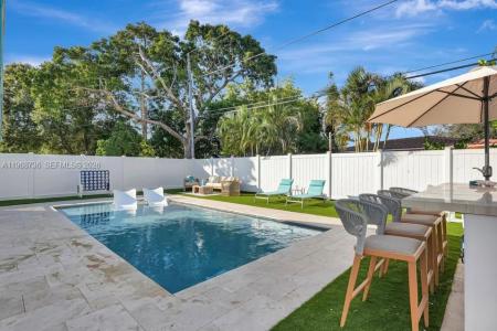 1319 SW 30th St B, Fort Lauderdale, Florida 33315, USA